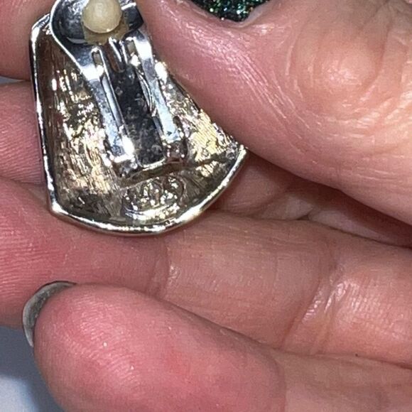 Vintage MX Signature Clip‎ on Earrings - Picture 7 of 9